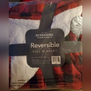 *NEW* Berkshire Reversible Full Size Blanket